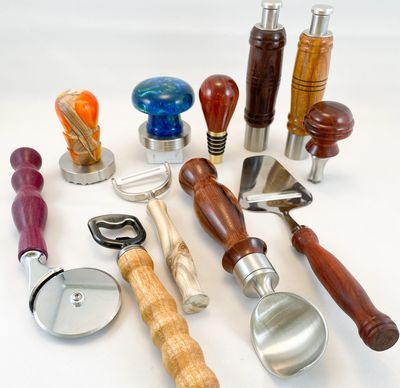 A table with many different types of tools.