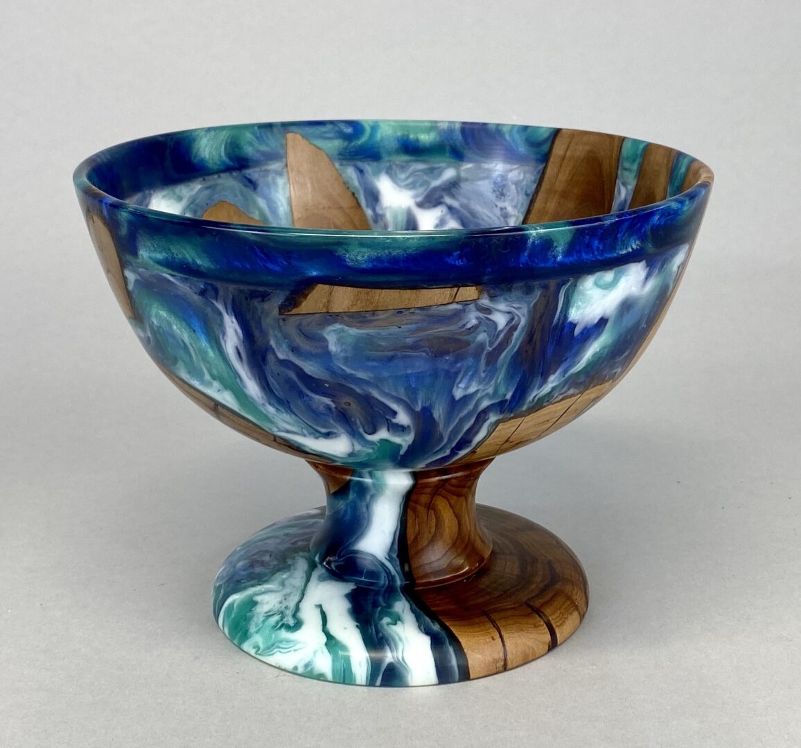 A bowl with blue and brown swirls on it.